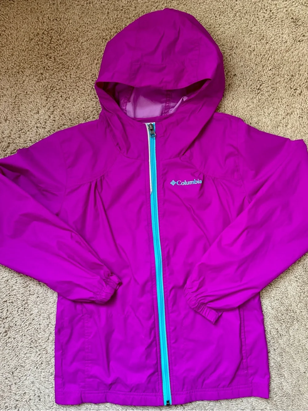 Columbia Girls Magenta Hooded lightweight Jacket. Size medium, 10/12